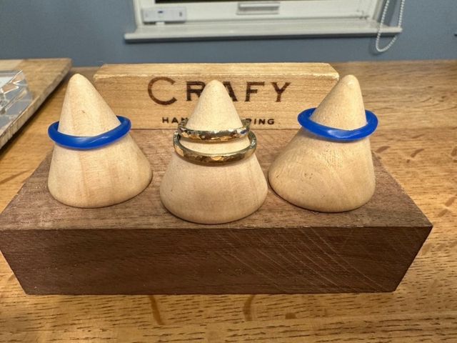 鍛造リングはその場でお持ち帰り。結婚指輪は完成を待ちます。