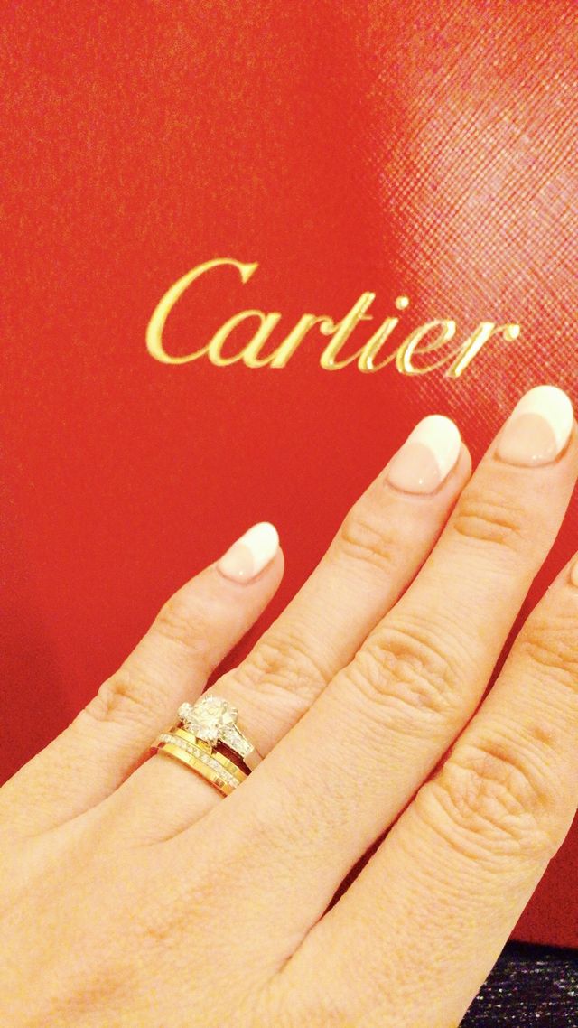 婚約指輪(ハリーウインストンのトリストリング)重ねづけ