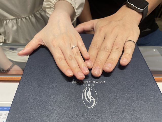 結婚指輪の試着の写真