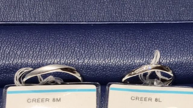 購入した指輪(右が女性用)