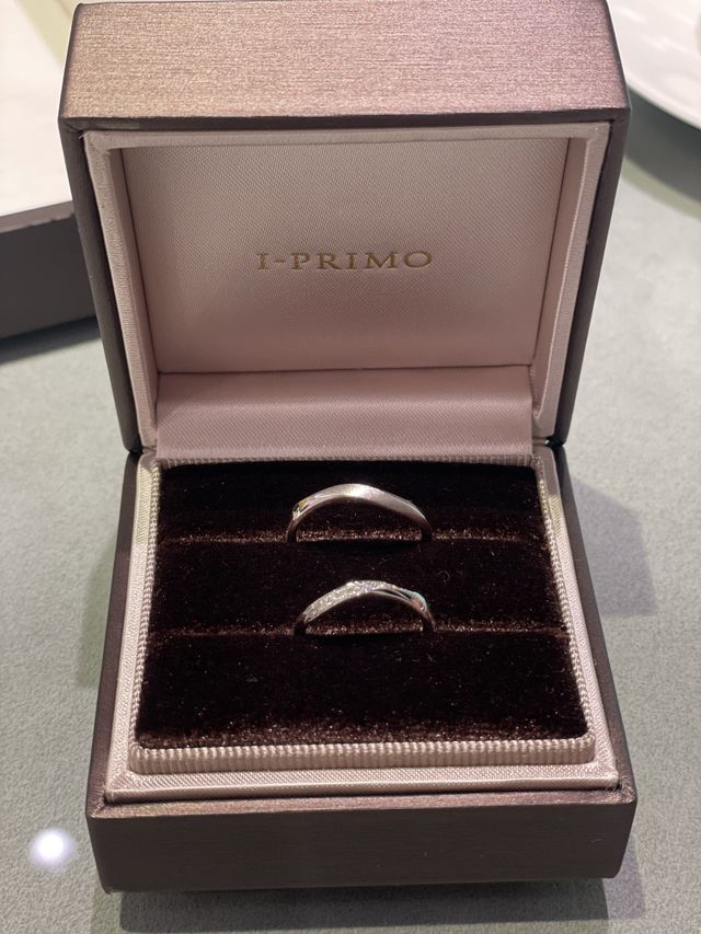 指輪の受け取り時に店舗で撮影しました