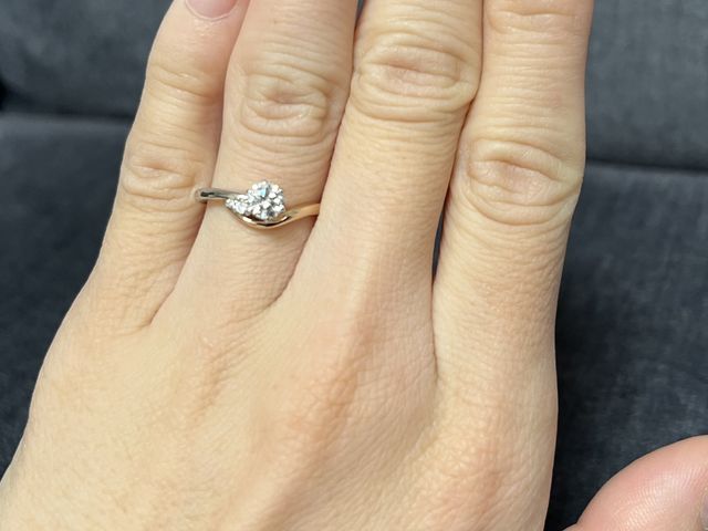 手につけた指輪