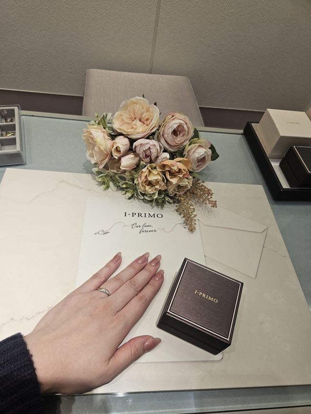 指輪自体のボリューム有。自分の手を美しく魅せてくれる。