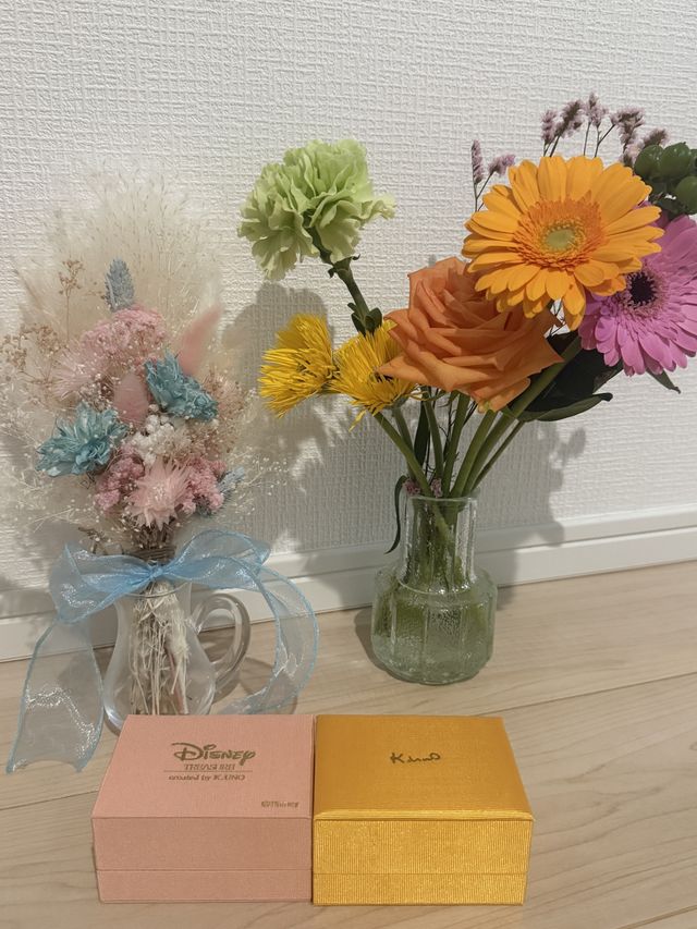 箱に合わせてお花も選びました