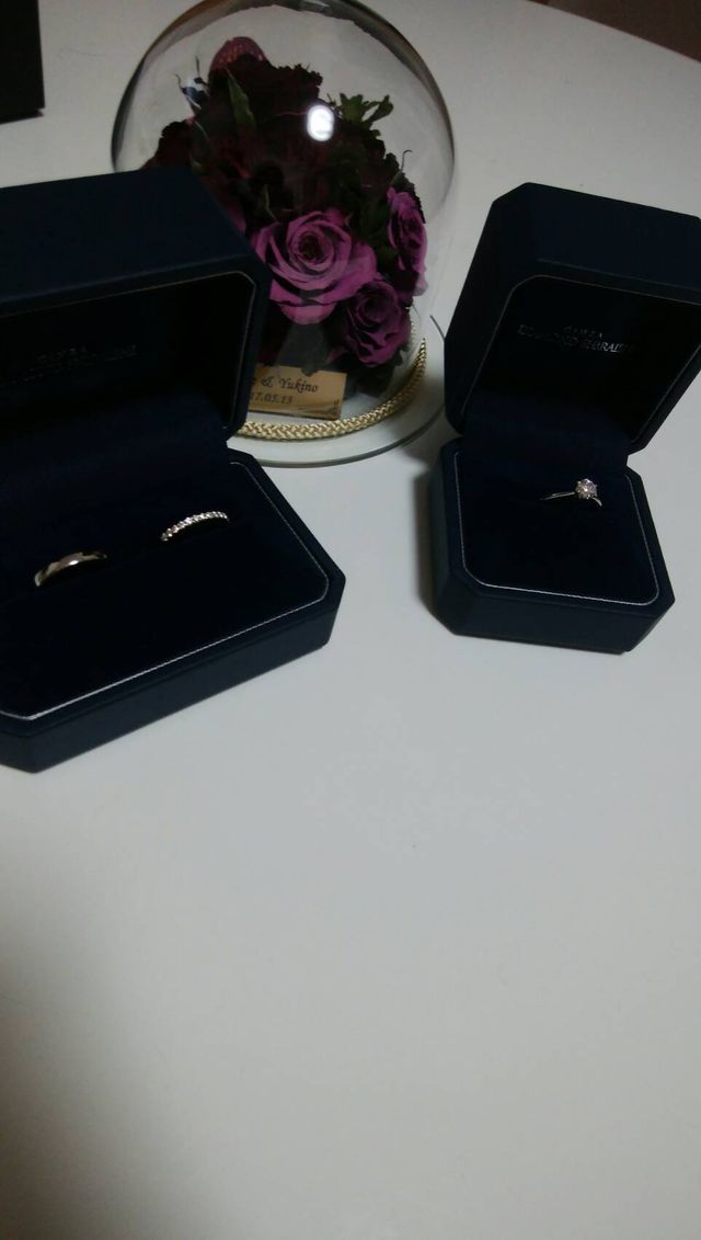 婚約指輪と結婚指輪のセットです。