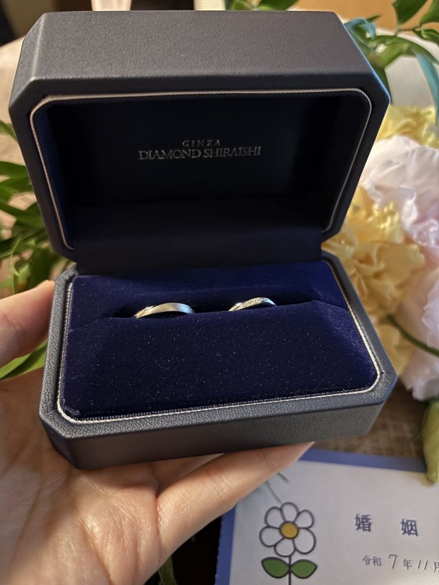 指輪がよく見えるように撮った写真