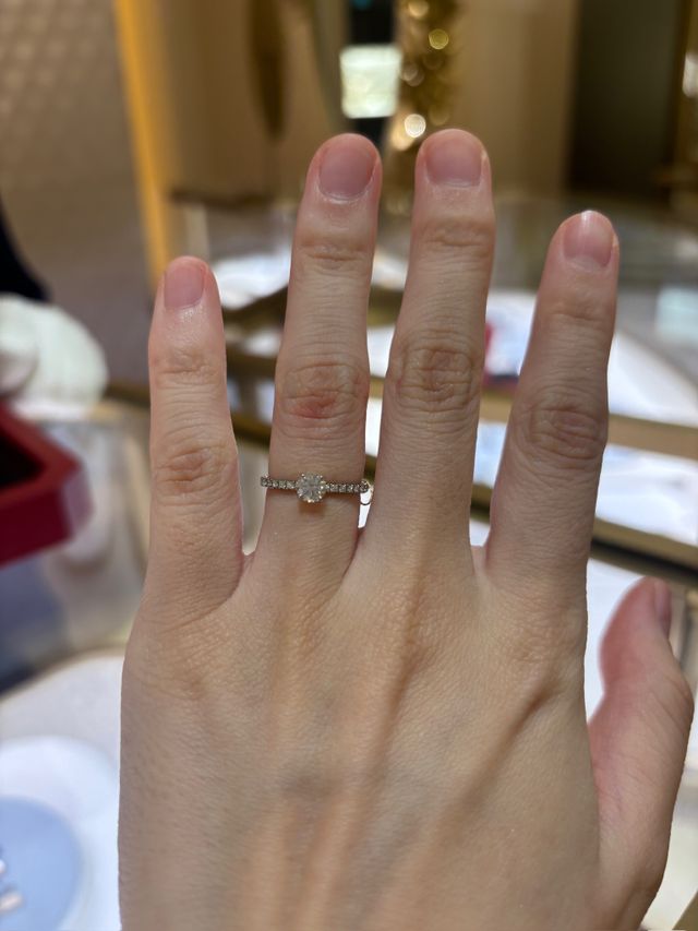 リングの部分が細く、ダイヤが大きく見えます！