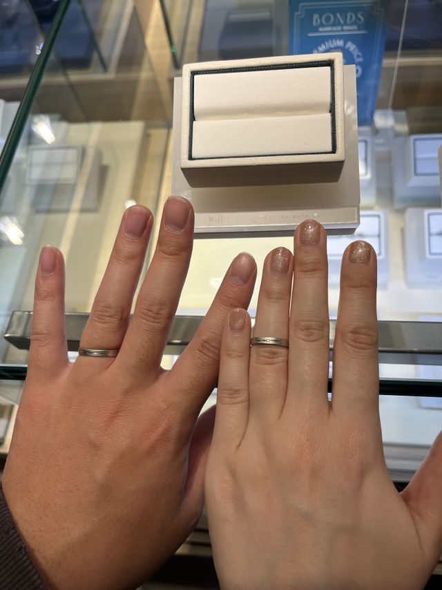 一筋の光が入るマット加工のリング