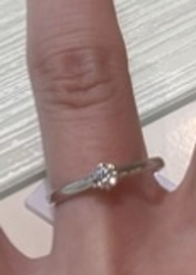 王道の一石ダイヤです。