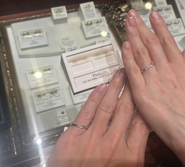 彼は見本品が入らなかったので小指に！