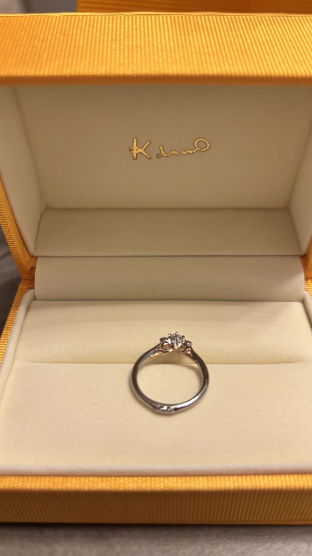 ピンクのリボンあり。