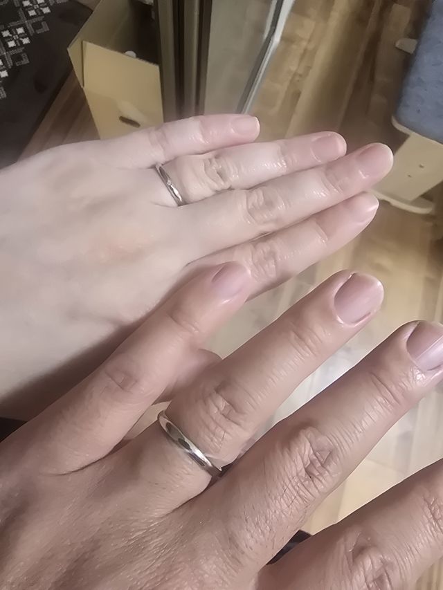 結婚指輪裏側に両者の名前と結婚記念日を印字