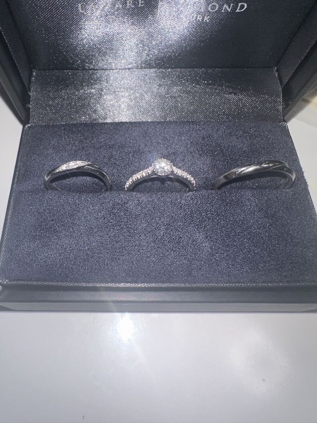 結婚指輪はシンプルに、婚約指輪は少し目立つものにしました。