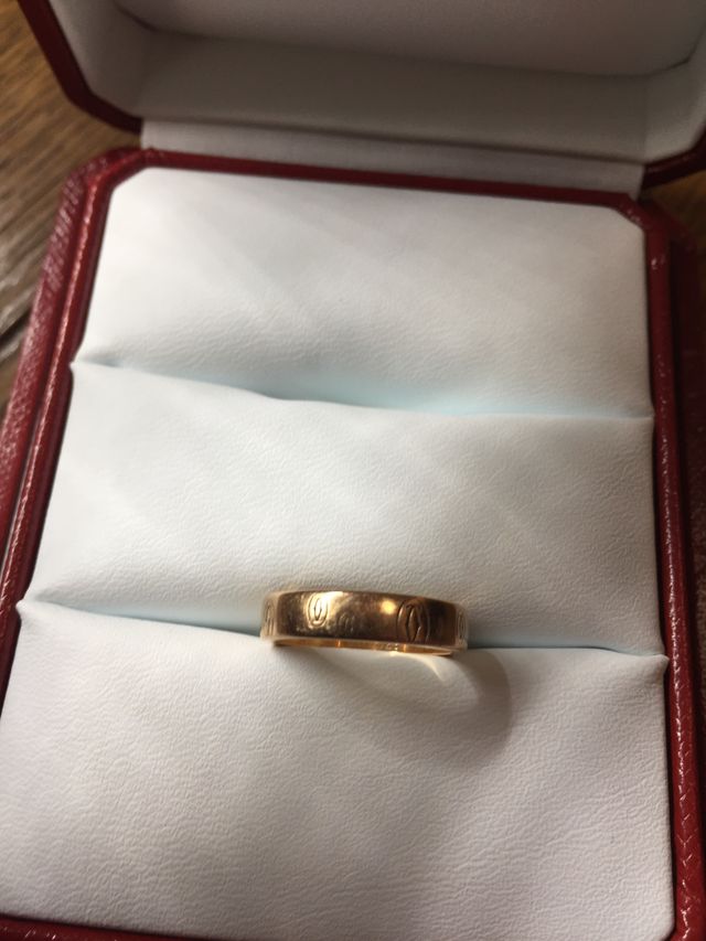 カルティエ、ピンクゴールドの指輪です。