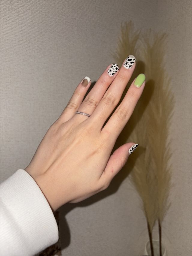 手を少し動かすだけでもキラキラしていて、手が綺麗に見える