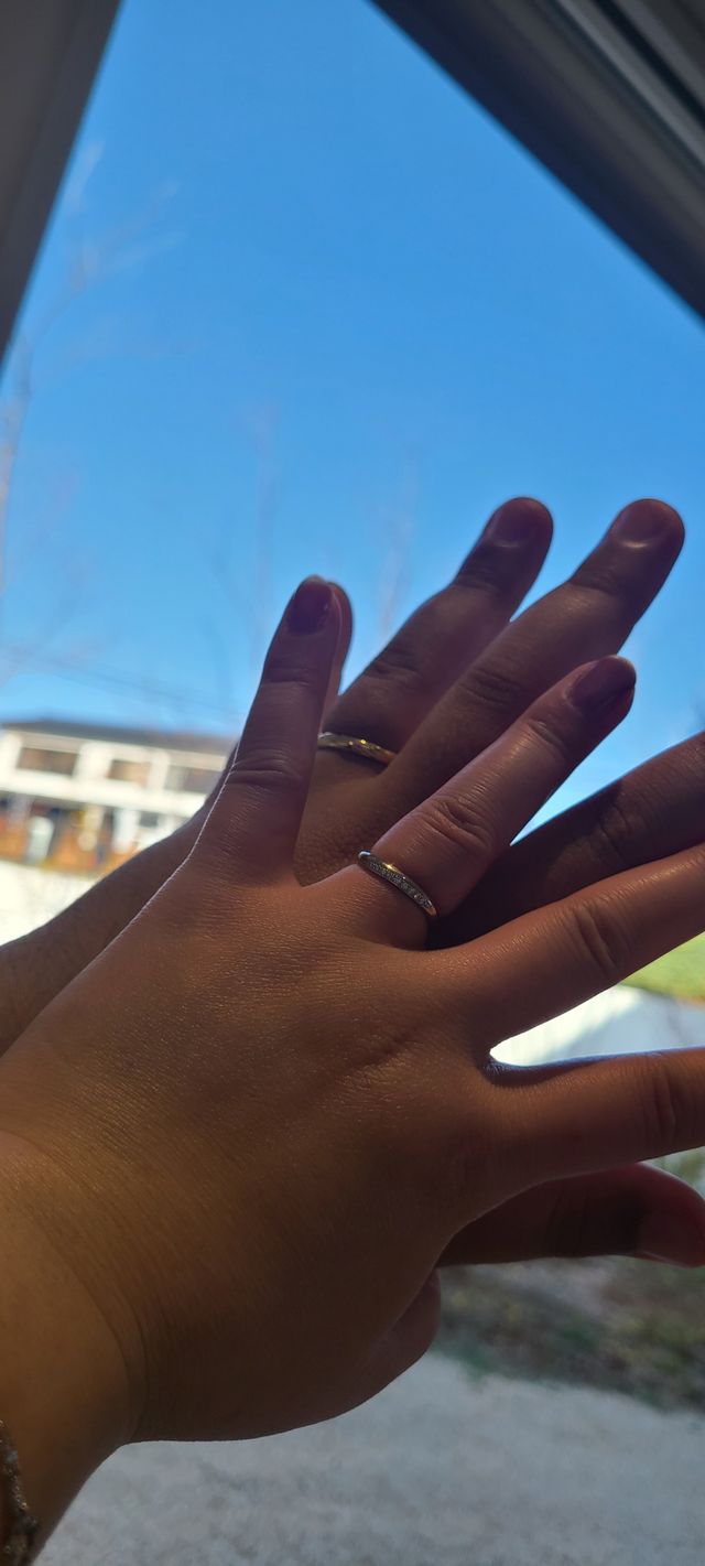 お店の中で、それぞれが好きな指輪のデザインを選びました