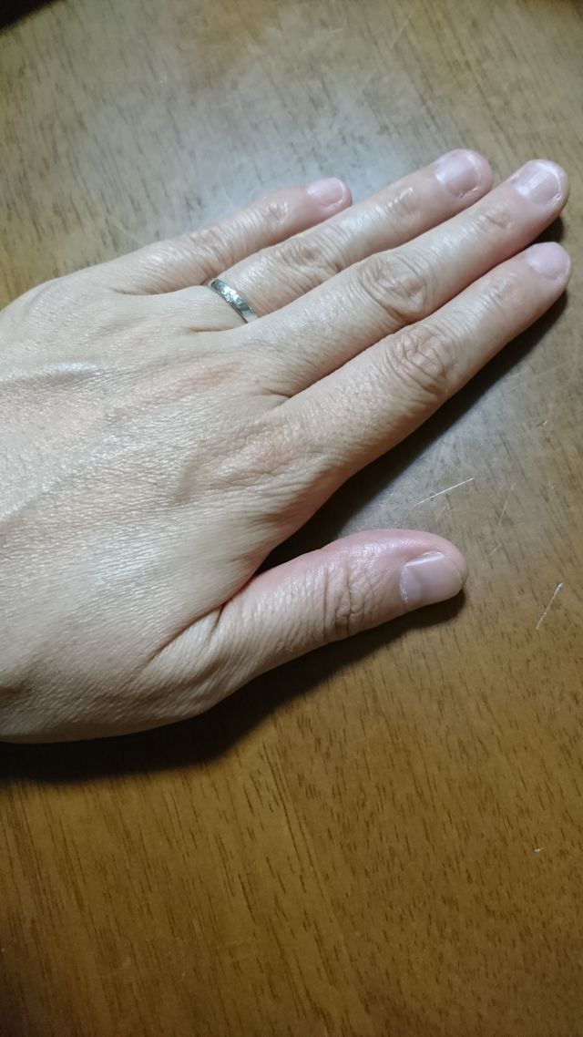 中に日付とイニシャルが入れられます。