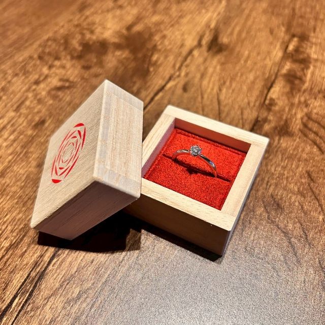 オプションで付けられる桐箱もとてもかわいいです。