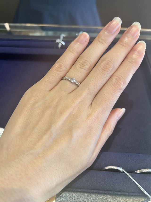 肌馴染みのよいリング。今持っているものとも相性よさそうです。