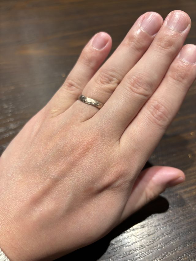 お嫁さんと一目惚れした結婚指輪です
