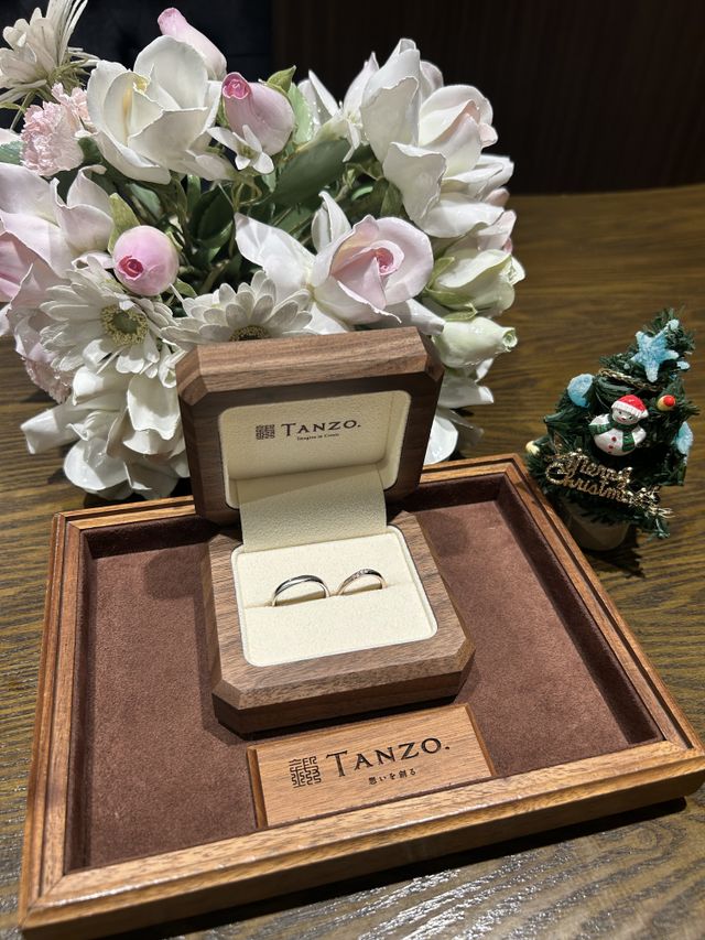 納品時の結婚指輪の写真です。