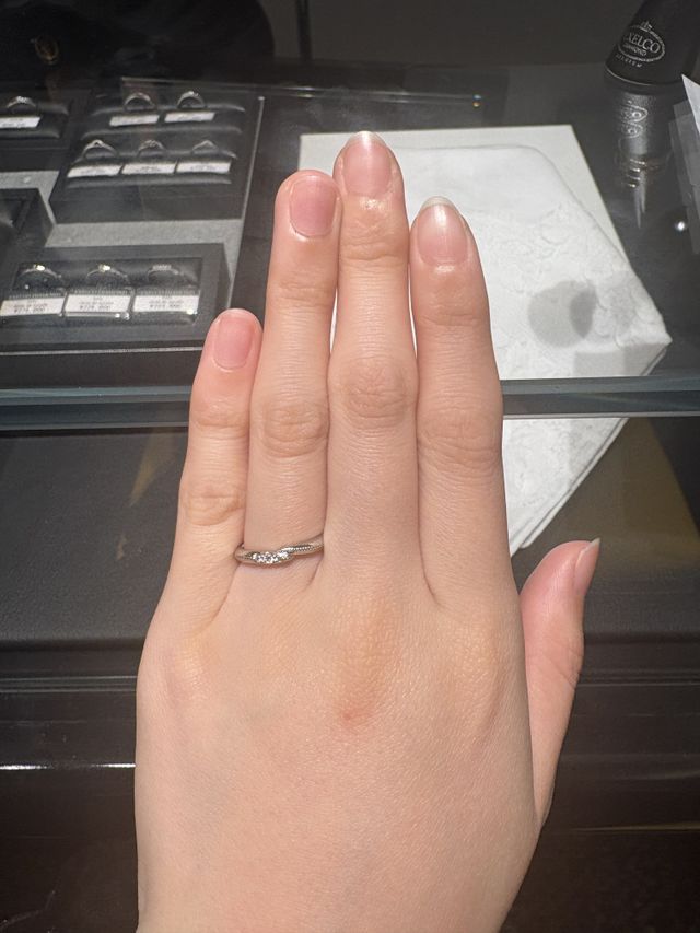 ミル打ちがきれいにあしらわれています。