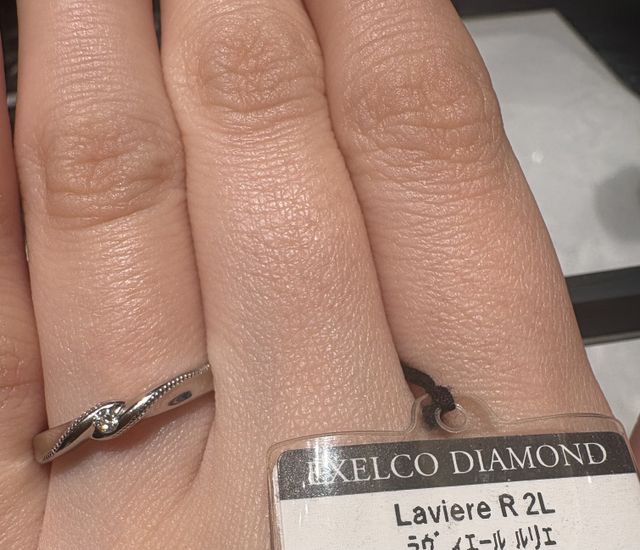 ミル打ち、中心にダイヤ