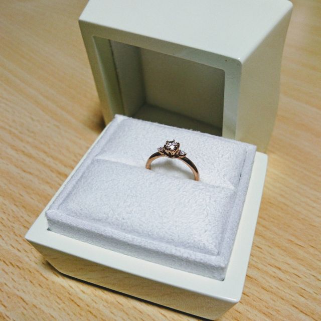 ピンクゴールドの婚約指輪にしました