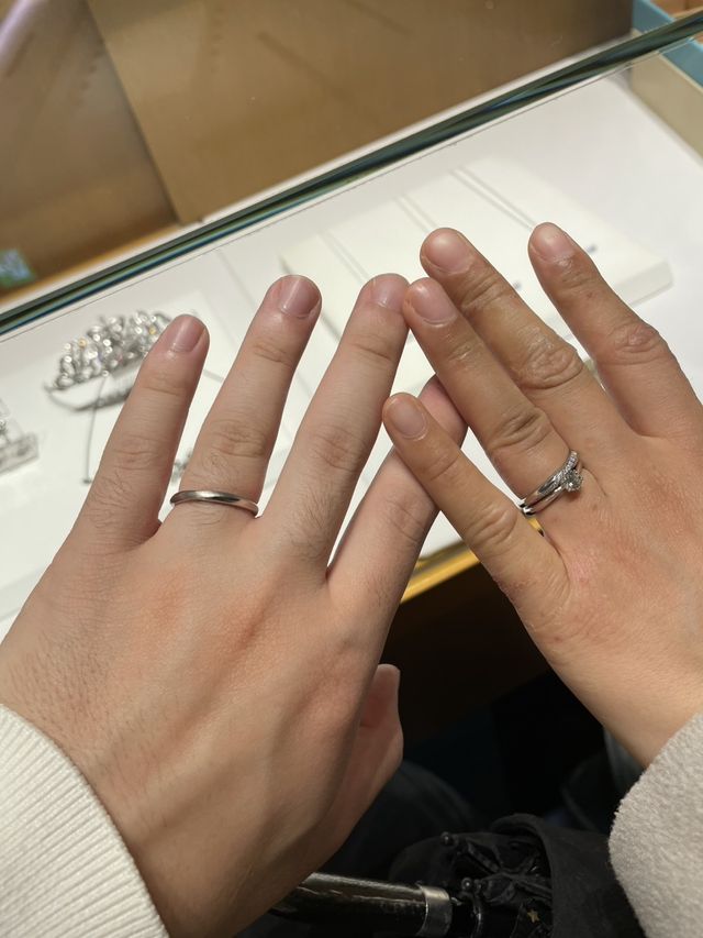 結婚指輪を受け取った時の写真です。