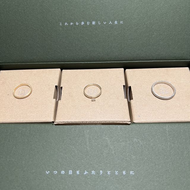 真ん中・婚約指輪