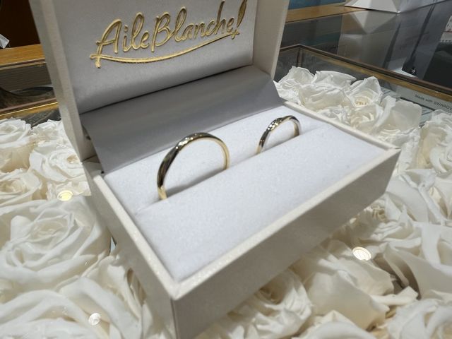 二つの色が混じったようなデザイン