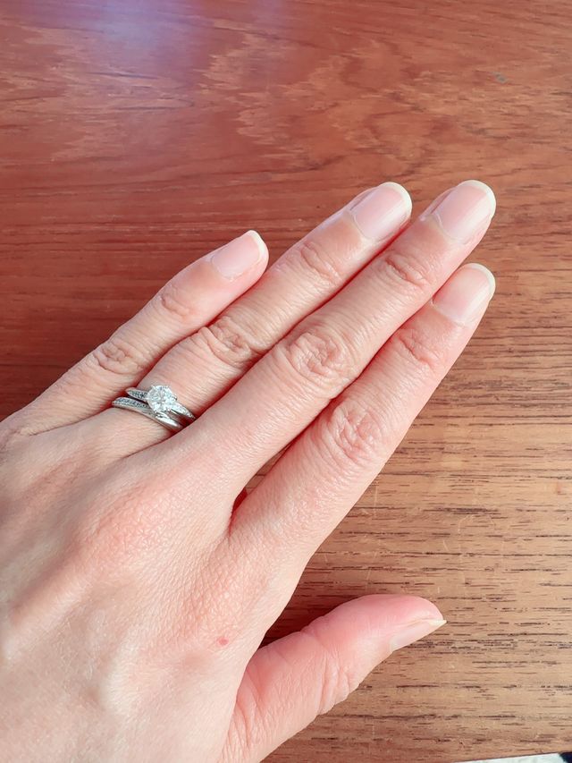 婚約指輪に合うように、結婚指輪を選んで頂きました
