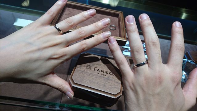 左コーラルピンク 右プラチナ 色が気に入りました