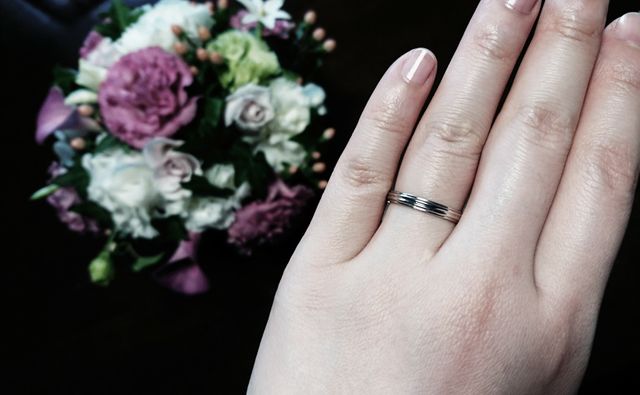 ハーフエタニティのダイヤじゃない側