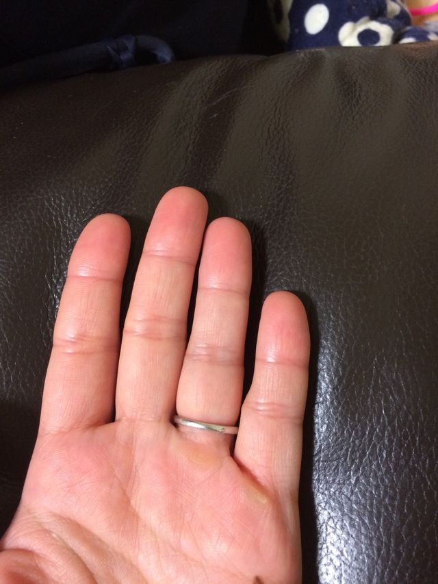 手のひら側です。シンプルなデザインで気に入っています。