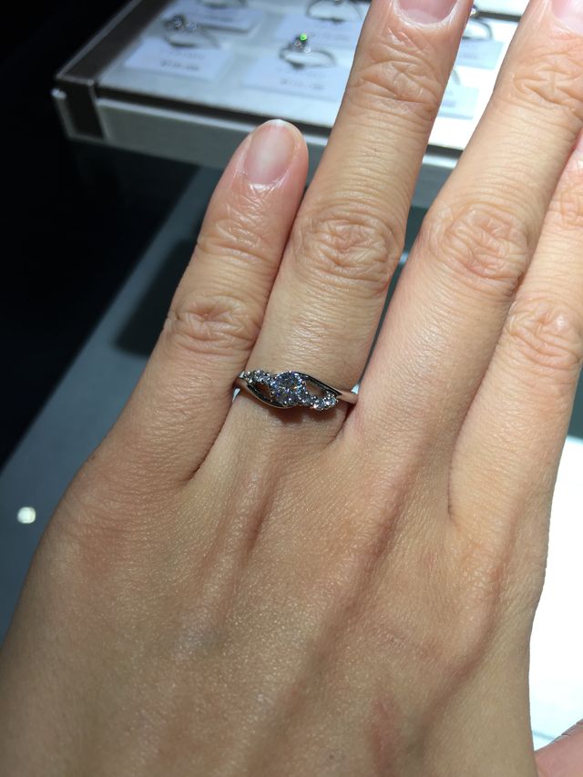 デザイン性のある指輪。