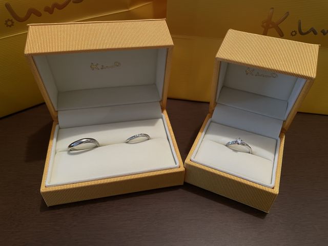 婚約指輪と結婚指輪です。