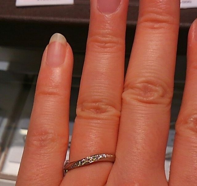 ダイヤモンドが上品にきらめく