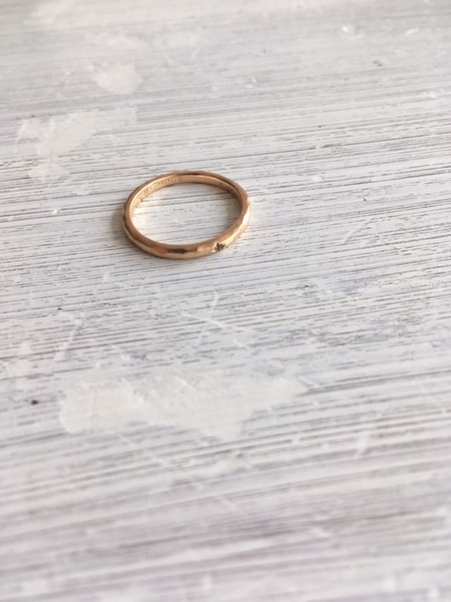 内側に結婚した日にちをいれています。