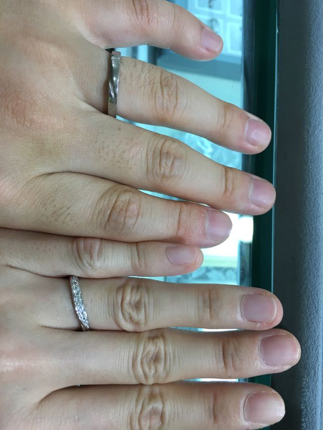 ウェーブタイプの指輪にしました。