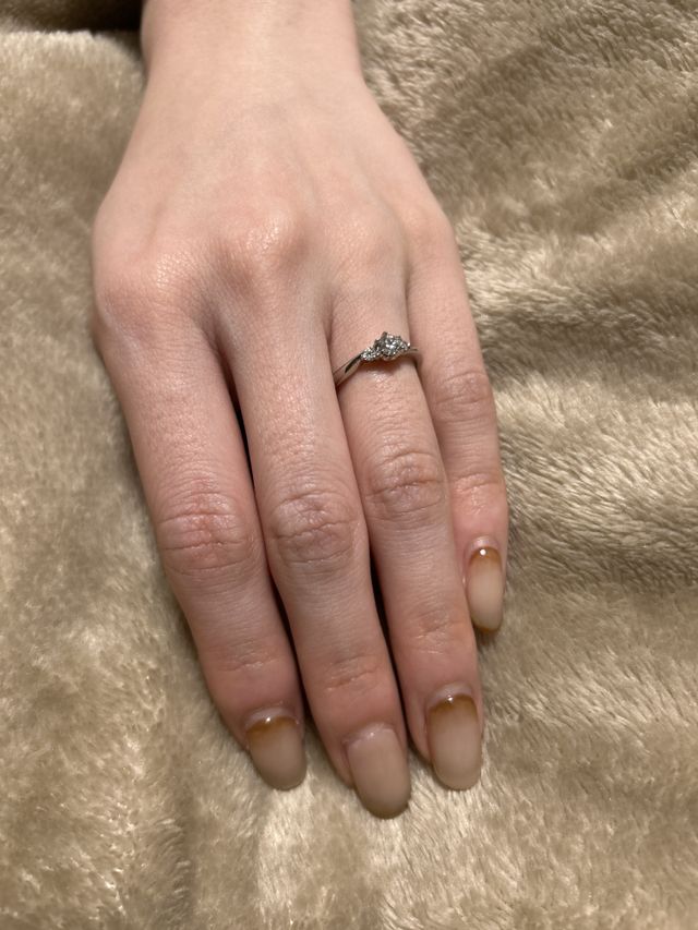 指輪を着用している写真
