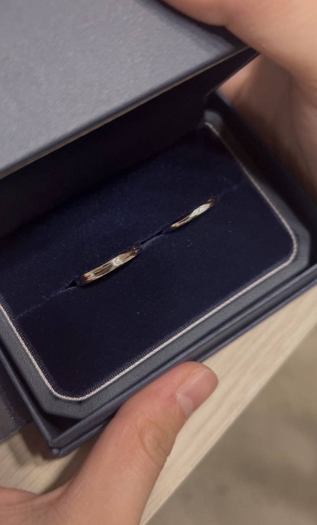 ケースから取り出して着用する