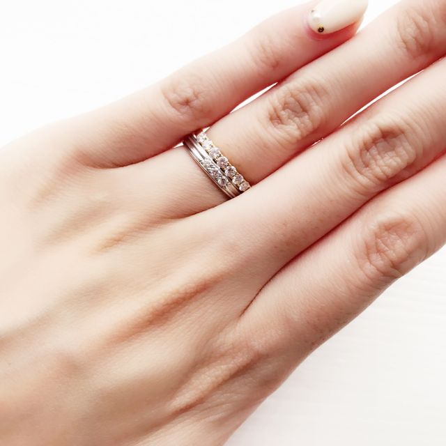 結婚指輪との重ね付けもかわいい❤︎