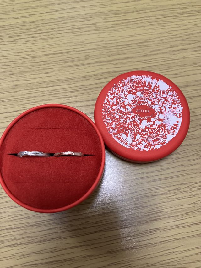 ローレル:きみを讃える意味を持ったシンプルな指輪です。