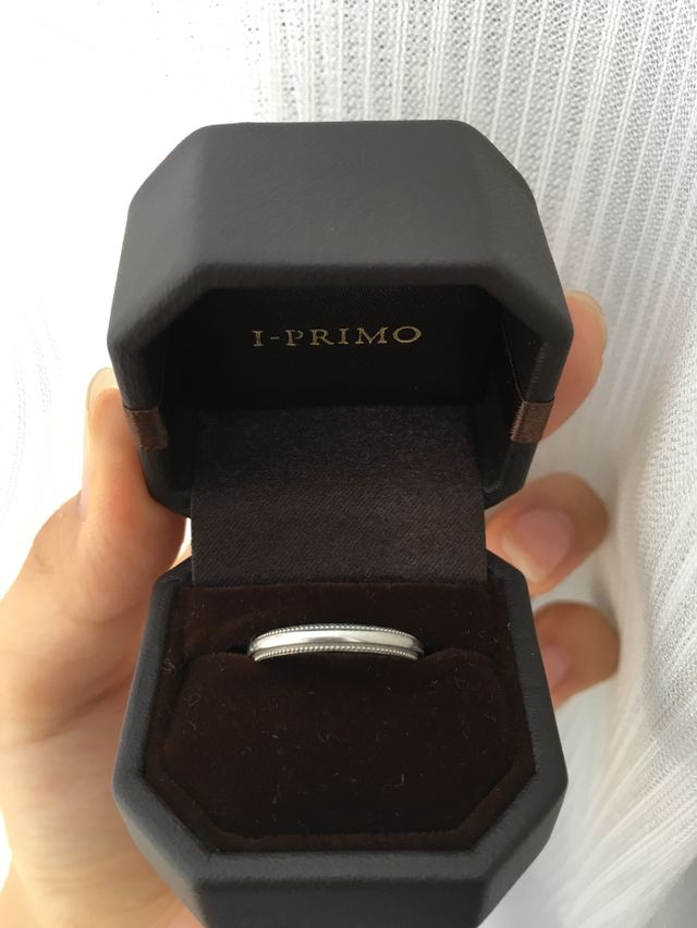 シンプルながら、ミル打ちがさりげないアクセントに。