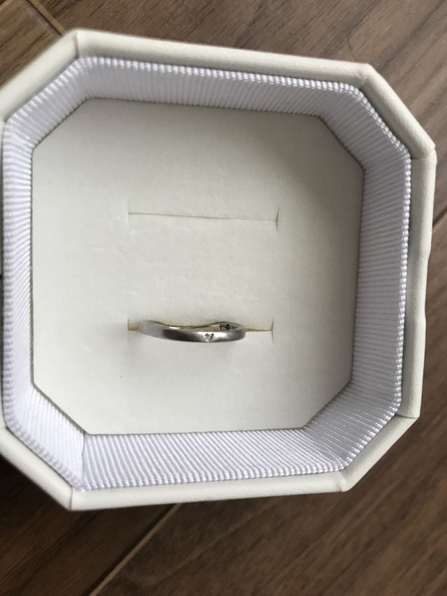 外側と内側にミッキーが彫られています。