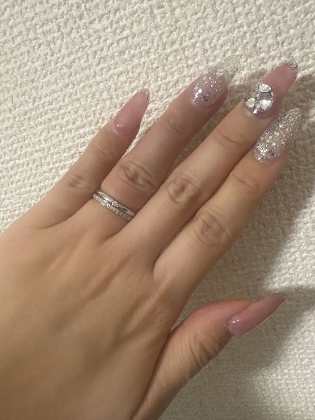 シンプルで重ね付けしても可愛い✨