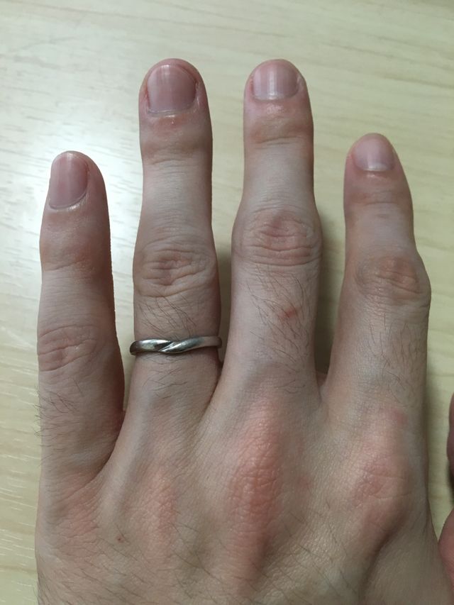 左側はつや消しの素材となっています。