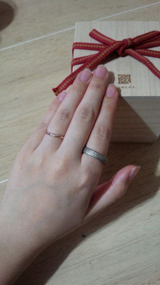 細いものが妻の朝葉。太いのは主人の長次郎