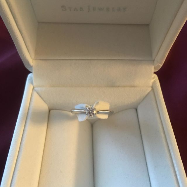 スタージュエリーの婚約指輪